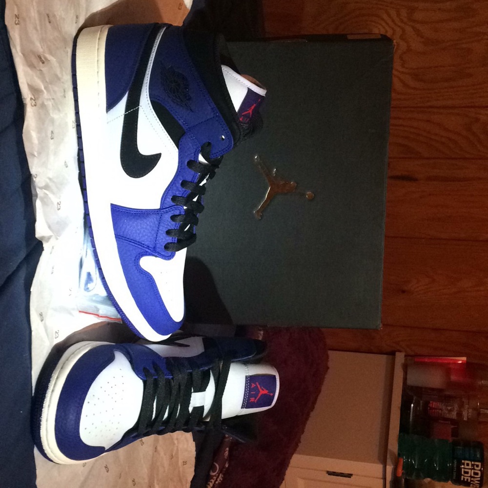 SOLD DO NOT LIKE  Air Jordan retro 1s mid top